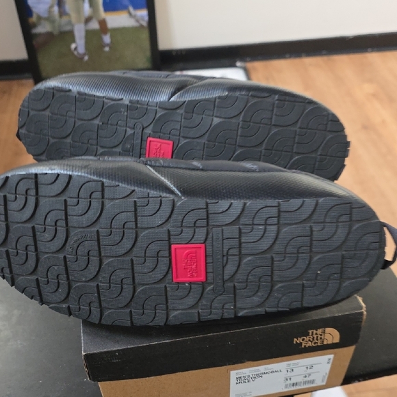 The North Face Men's Black Quilted Slip-Ons - Picture 3 of 4